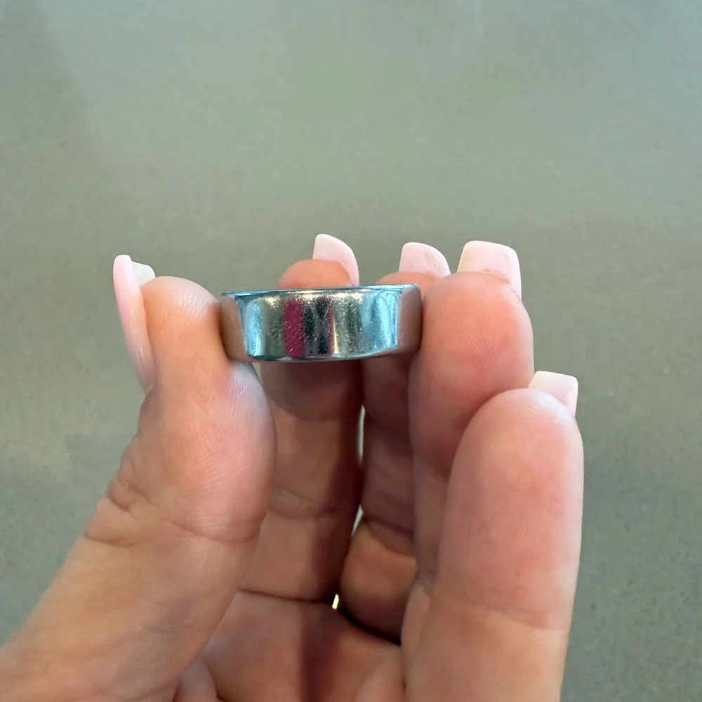 Oura Ring 4 Silver Size 9 + Sizing Kit – Excellent Condition